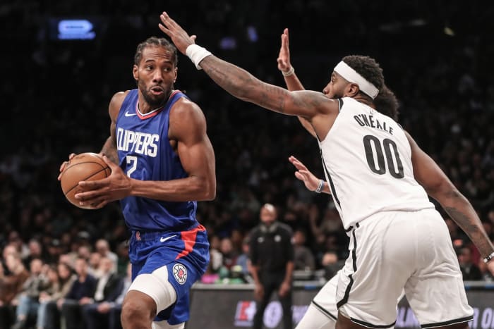 LA Clippers forward Kawhi Leonard (2) looks to drive past Brooklyn Nets forward Royce O'Neale (00)